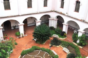 patio interior- Residencia San Juan María Vianney